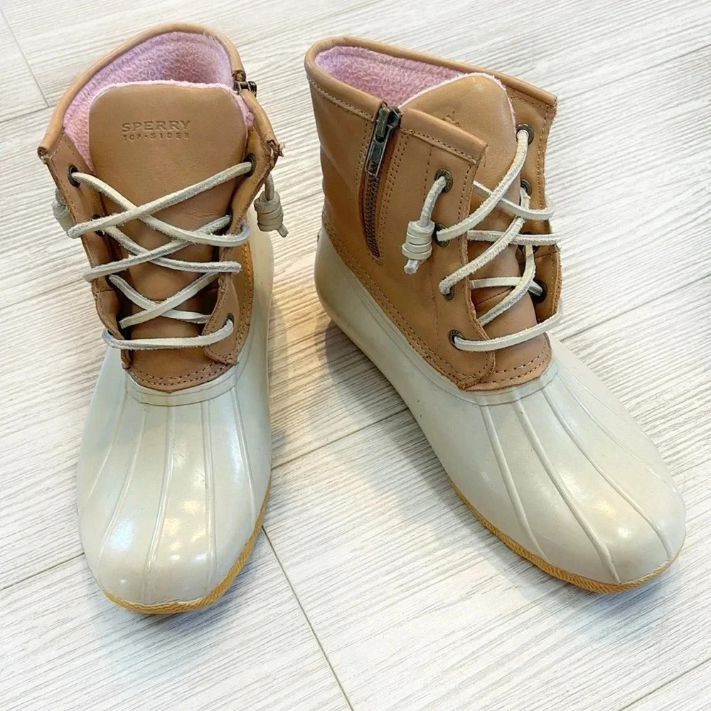 Sperry Top Sider Saltwater Ankle Lace up Duck Boots with Pink Lining and Beige 6